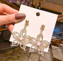 Load image into Gallery viewer, Simple Stud Earrings Small 2023 New Korean Rhinestone Opal Ladies Geometric Delicate Elegant Fashion Stud Jewelry
