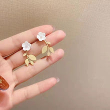 Load image into Gallery viewer, Simple Stud Earrings Small 2023 New Korean Rhinestone Opal Ladies Geometric Delicate Elegant Fashion Stud Jewelry
